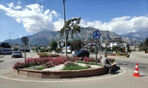 Kemer’de yeşil alanlarda bakım çalışmaları