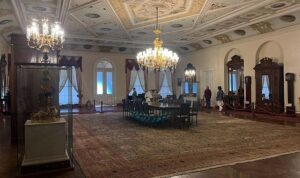 Güz Gezileri’nin ekim ayı programı, Dolmabahçe Sarayı ziyaretiyle başladı