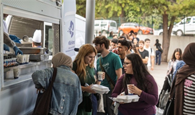 İzmir’de üniversiteliler Büyükşehir’e emanet